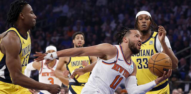 尼克斯在季后赛首战中击败步行者队,哈特全场出战并分享让他疲惫的