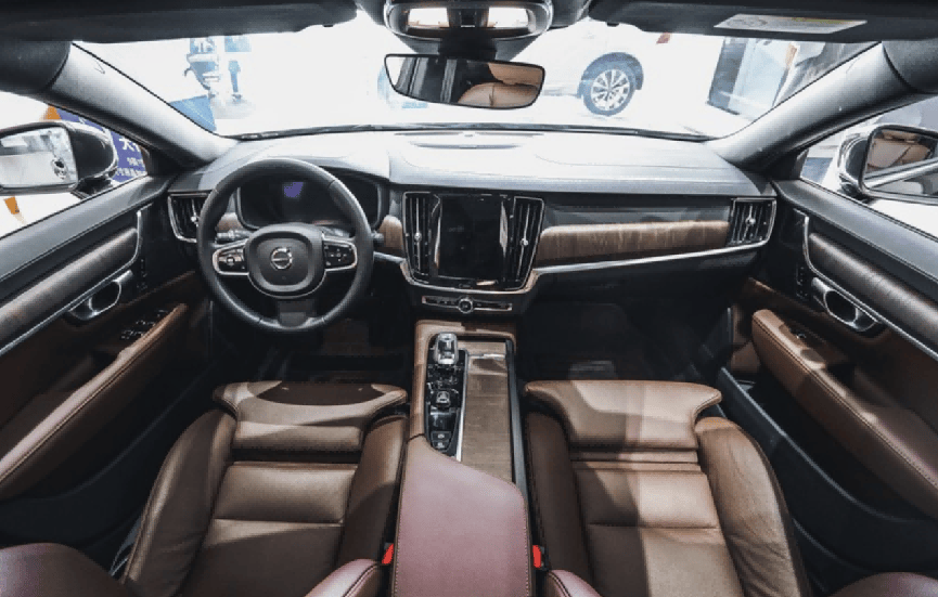 进入车内,沃尔沃s90的内饰设计同样令人印象深刻.