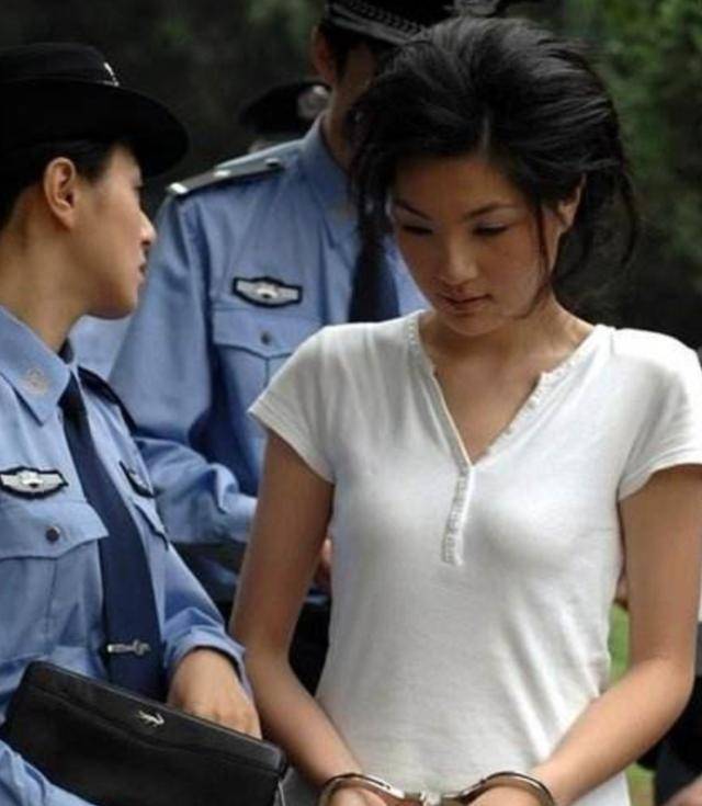 执行死刑命令女孩图片