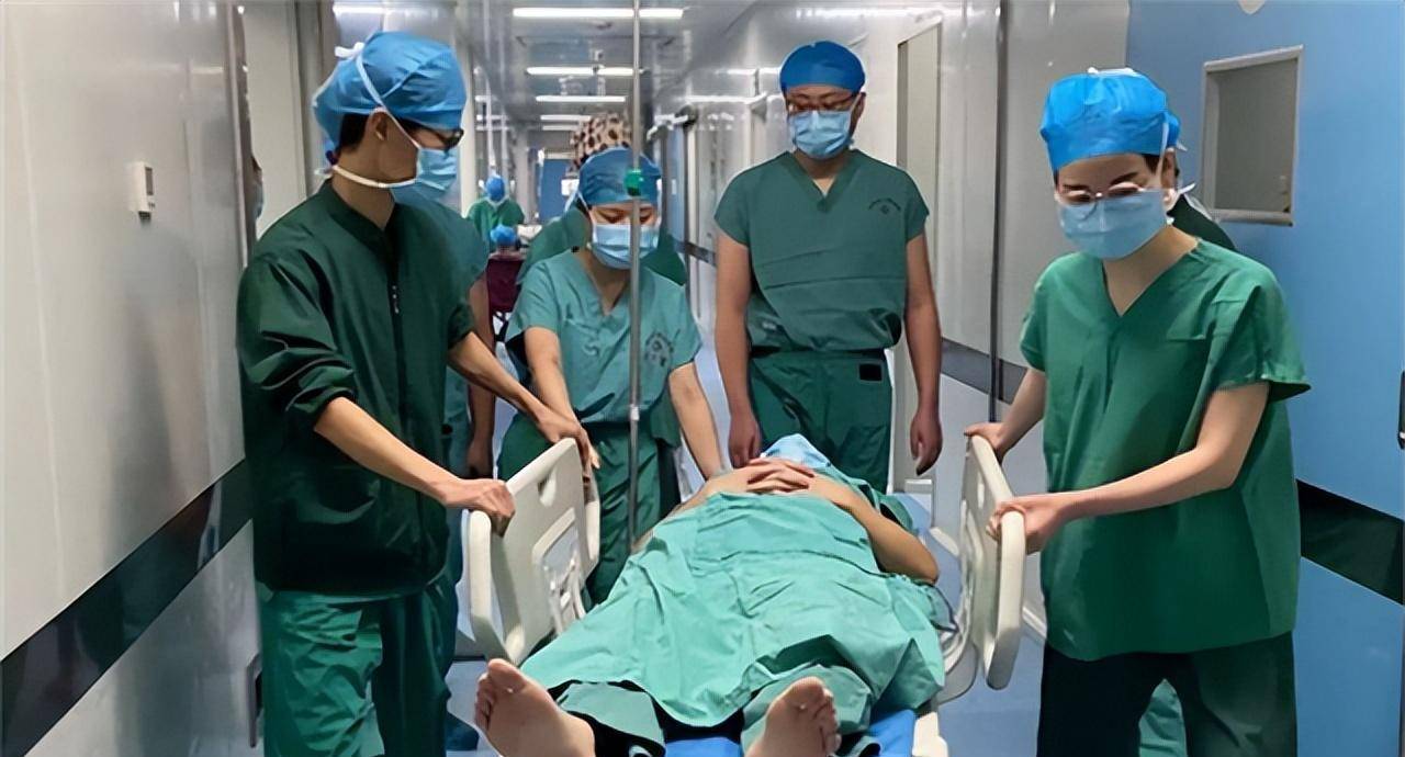 当得知张迪的故事,医院方面也十分重视,为了能够尽最大努力挽回张迪