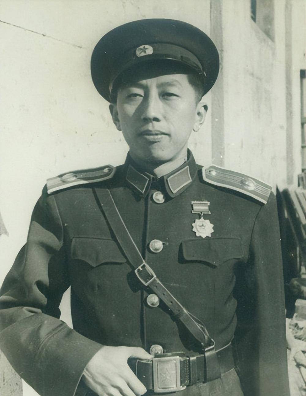 国宝级大师阎肃:乐做"妻管严",去世后,妻子和儿子对簿公堂