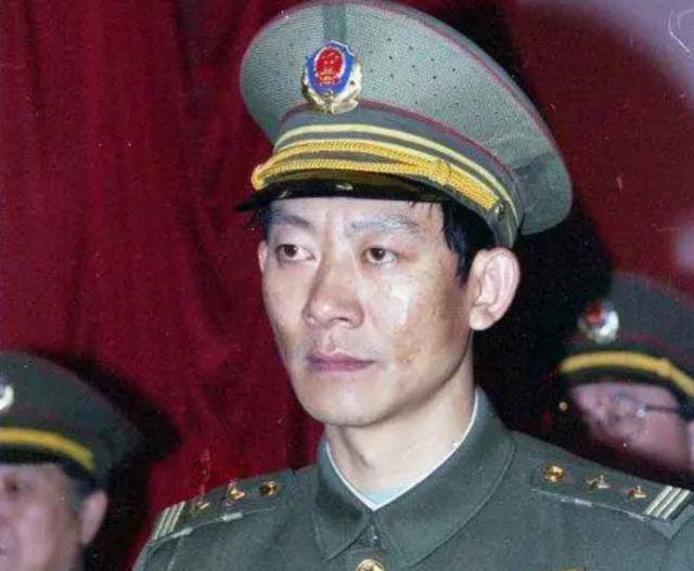 缉毒英雄卧底百次多次破获特大贩毒案件,多年后惨遭毒贩报复