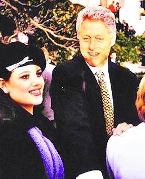 1995年11月15日,克林顿的妻子希拉里出席白宫举行的会面活动,从中午忙