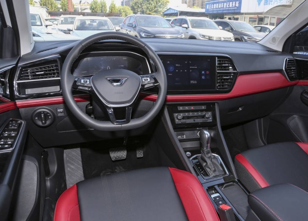 内饰设计虽无巨大革新,但在同价位车型中仍具吸引力,捷达vs5在细节