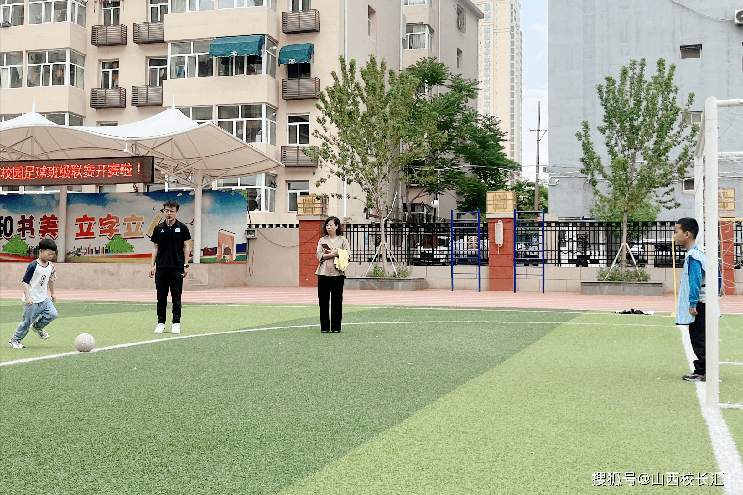 "快乐星球"杯"足"够精彩!太原迎泽区双东小学校园足球班级联赛开赛