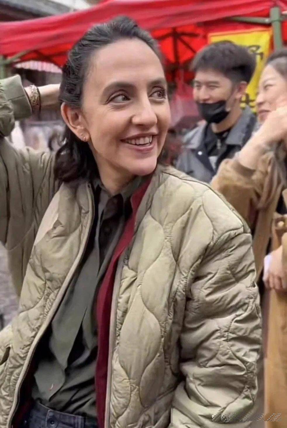 刘烨外国老婆安娜近照曝光,44岁就老态尽显岁,颜值保质期太短