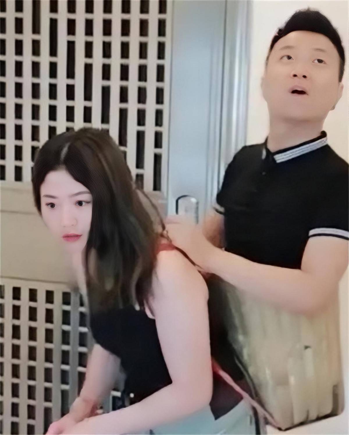 连体夫妻爆红后,无腿丈夫寻欢女粉丝,被抛弃的独臂妻子如今怎样