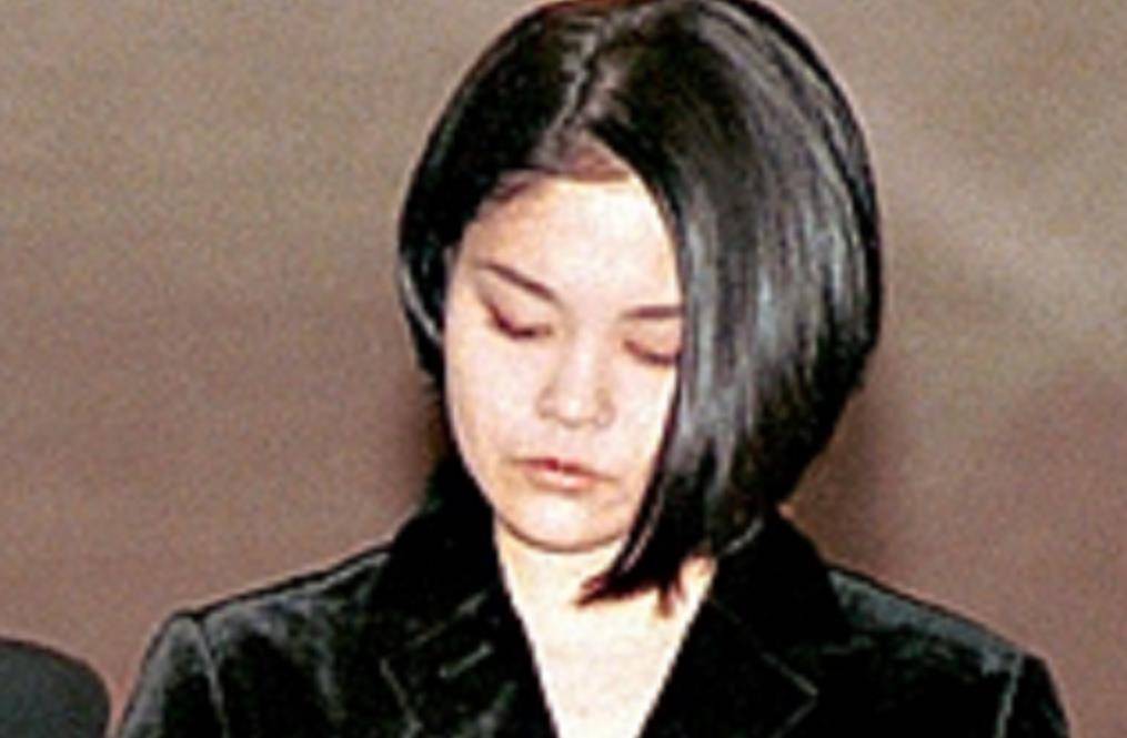 地跑去找赵文虞,赵文虞的一句"我们不会有结果",让李尹馨心灰如死寂