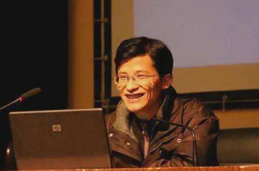 2003年,他带着硕士学历证书敲开了常熟理工学院的大门,从此成为了一名