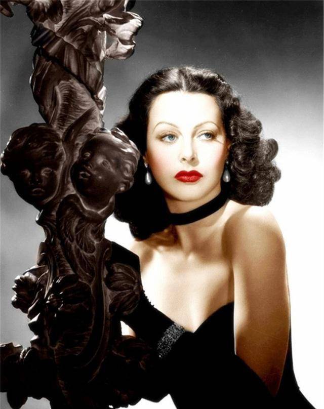 好莱坞头号花瓶海蒂·拉玛:18岁全裸出镜,演技稀烂也被导演疯抢