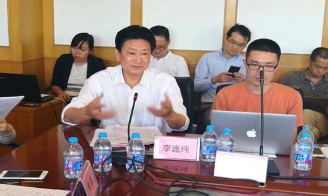 湖南穷小子靠300元起家,掷8888万拿下标王,夫人是第一媒婆