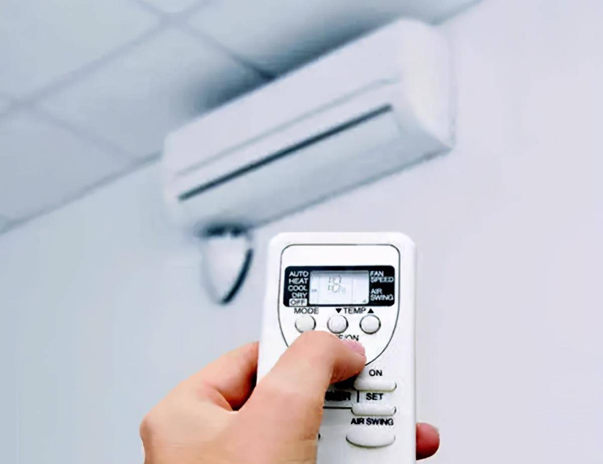 他还特意叮嘱陈某女友的化妆品需要保险,空调温度一定低.