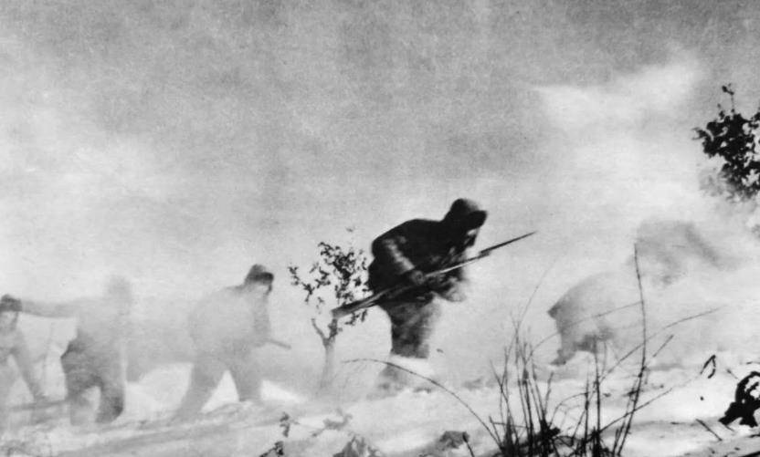 水门桥附近的"冰雕连"是哪支部队,美军看到他们时只有眼睛能动