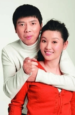 大概是在1994年,两人在戏中相识,而当时冯小刚还没有和前妻离婚,徐帆