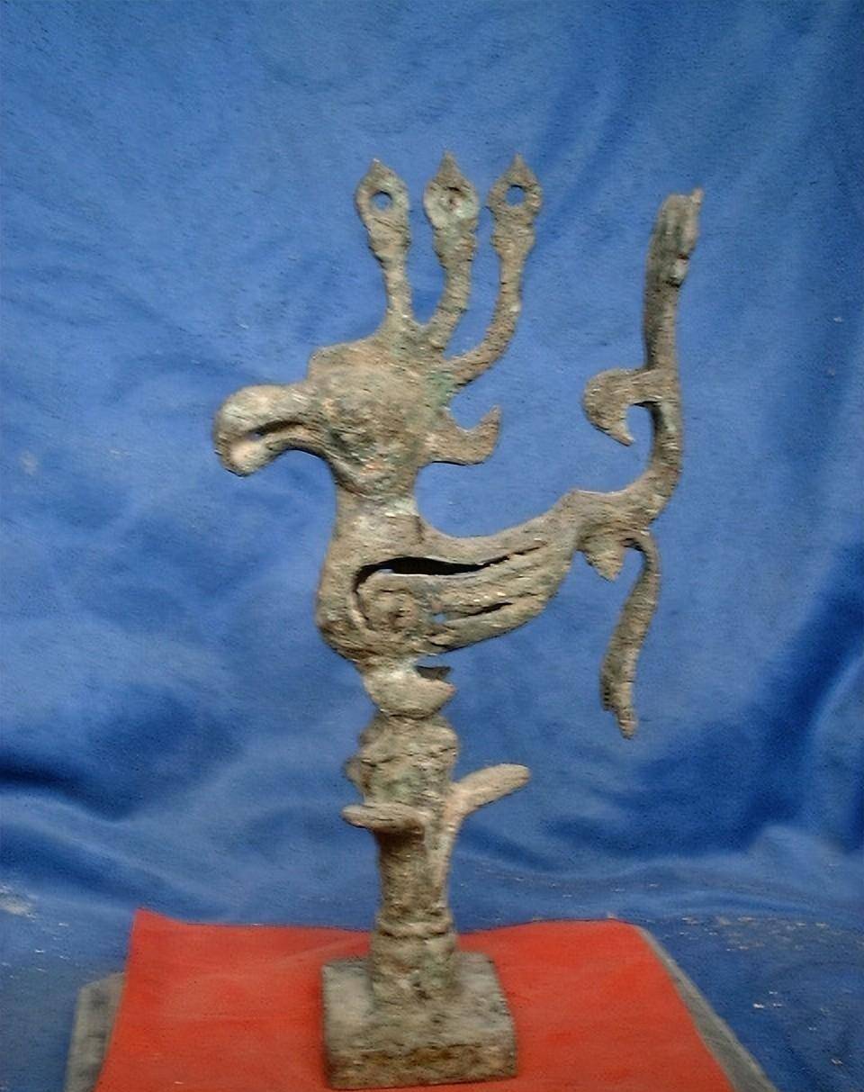 从三星堆出土时,碎成2479块,为修复这件文物花了整整10年