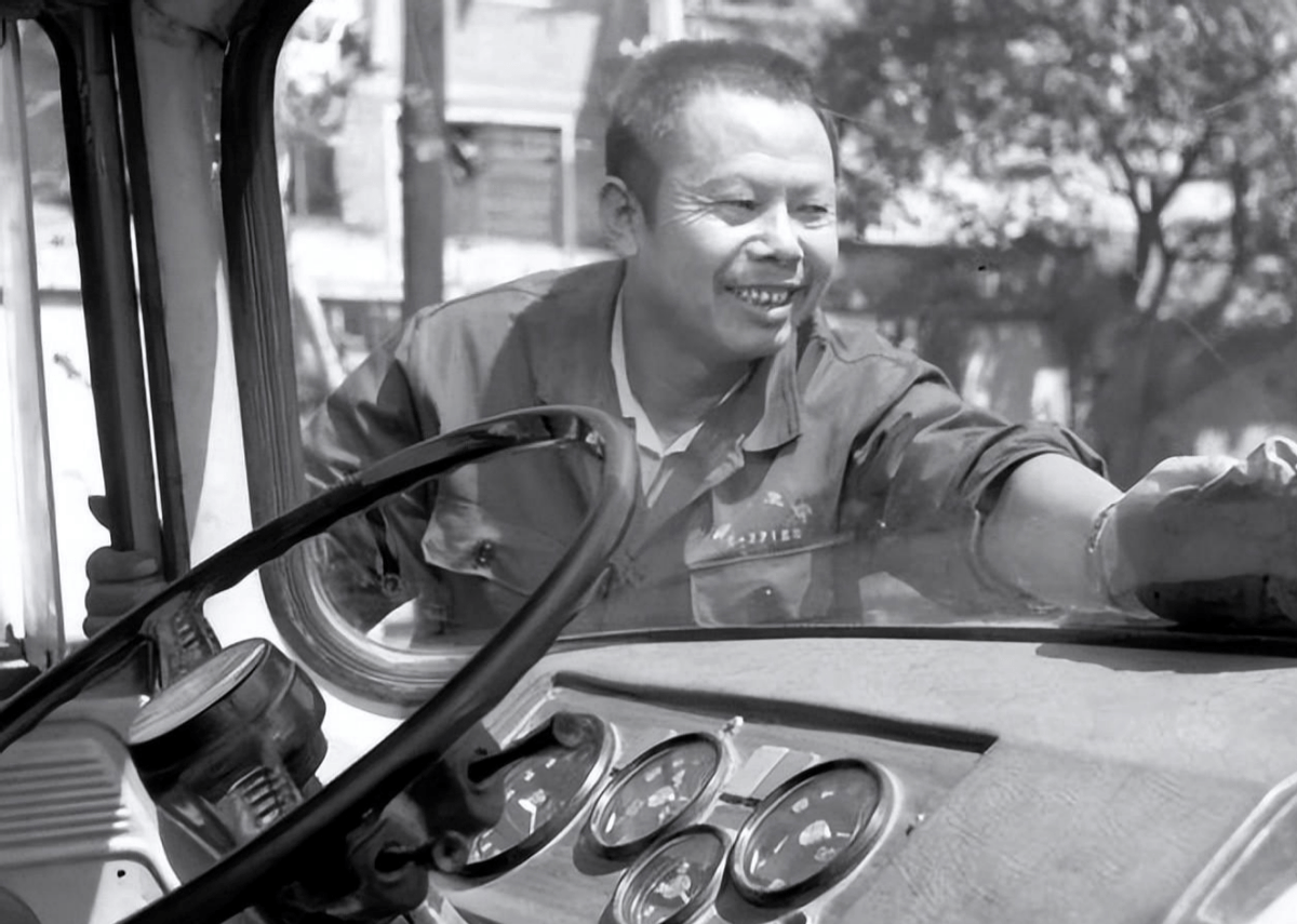 十分风光的8种"铁饭碗",今多数消失不见,干过的都老了_年代_邮差_都会