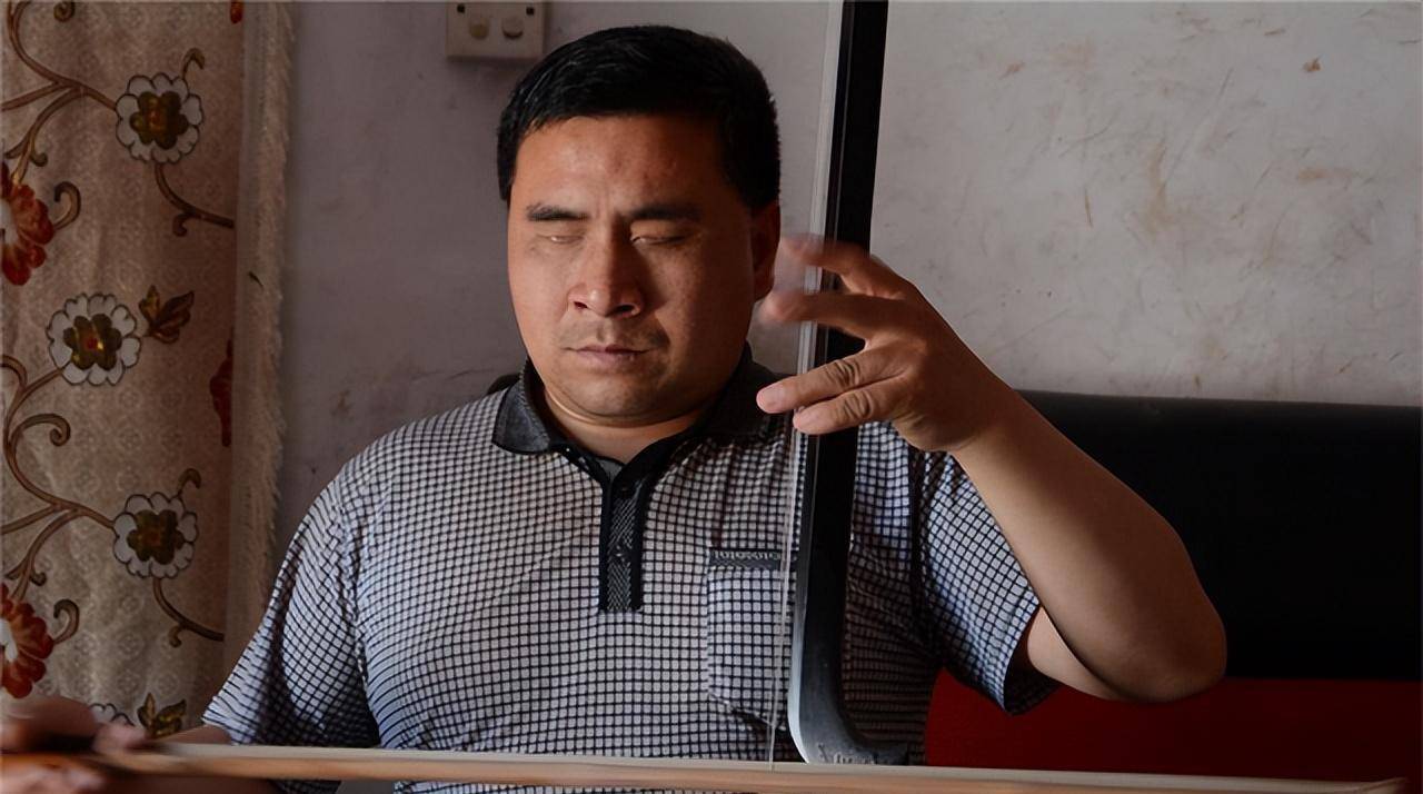 两盲童出生先后被遗弃,2011年偶遇结为师徒,dna鉴定竟是亲姐弟