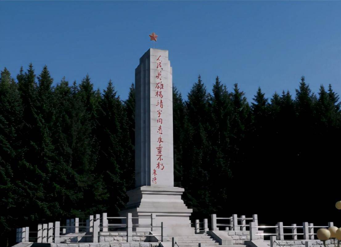 1949年,郭沫若为杨靖宇题诗:"头颅可断腹可剖,烈忾难消志不磨,碧血
