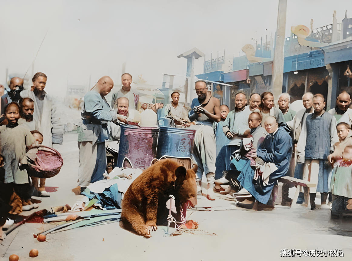 清末彩色老照片:被慈禧出卖的义和团;江湖郎中;街头卖艺人