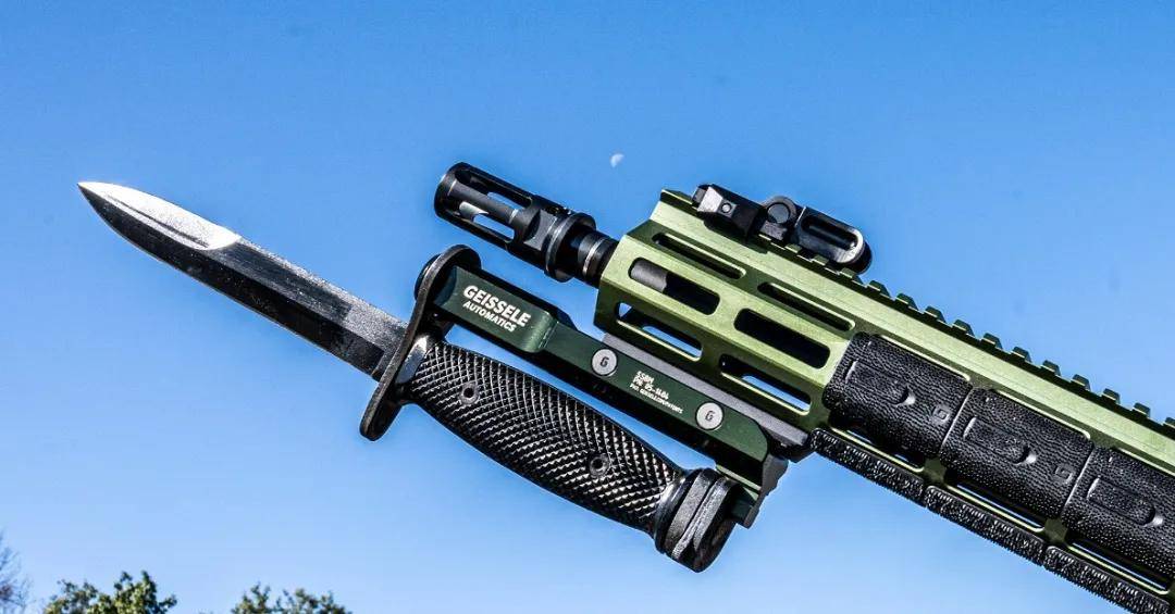 不要说是这些乱七八糟的枪,就连一些国家的制式步枪都不能安装刺刀