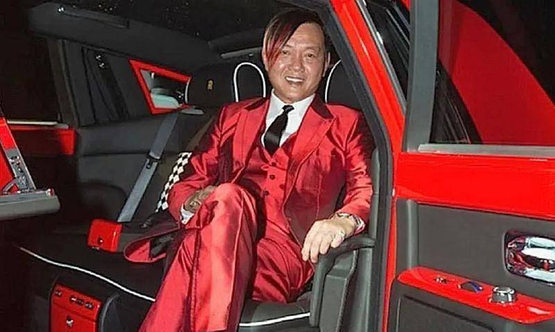 澳门又出现一个赌王,一口气买30台劳斯莱斯,还娶外国模特为妻