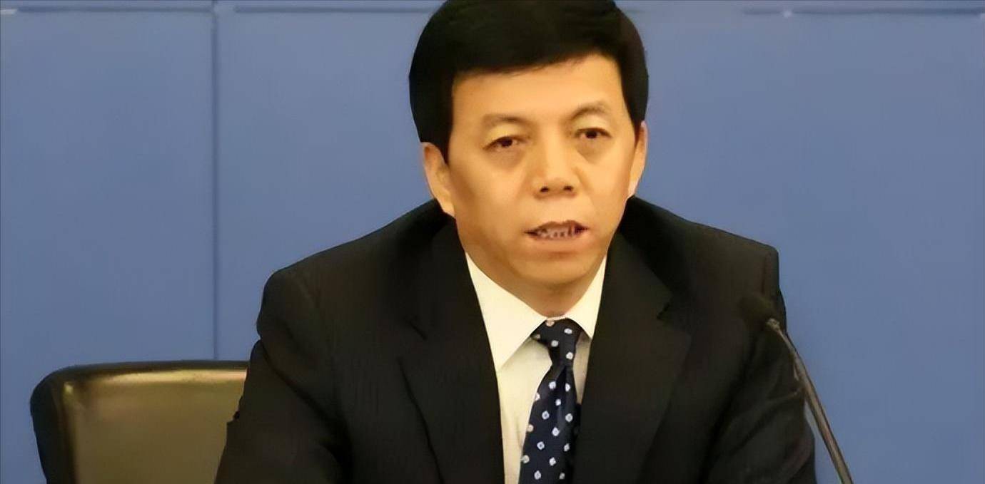 年薪140万"金融教父":贪污受贿上亿元,早餐只喝粥吃咸菜