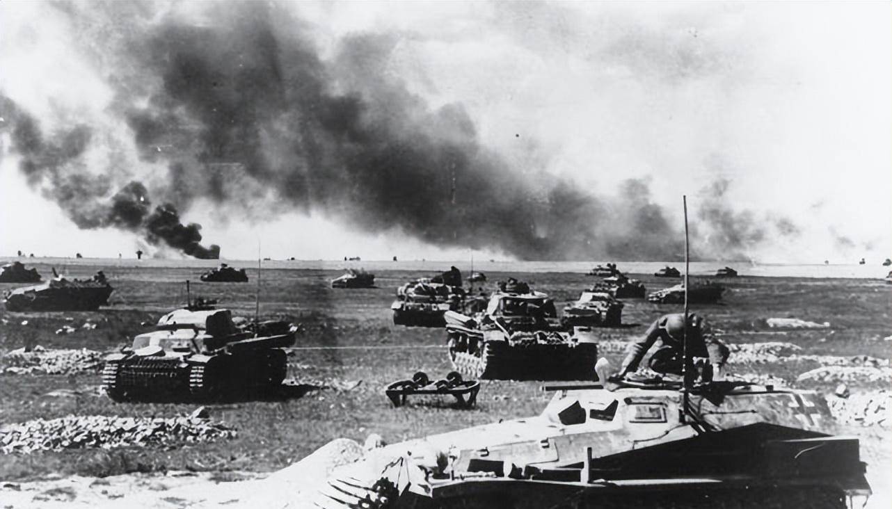 镜头下真实的苏德战争:德军一路入侵高歌猛进,装甲洪流满是疯狂