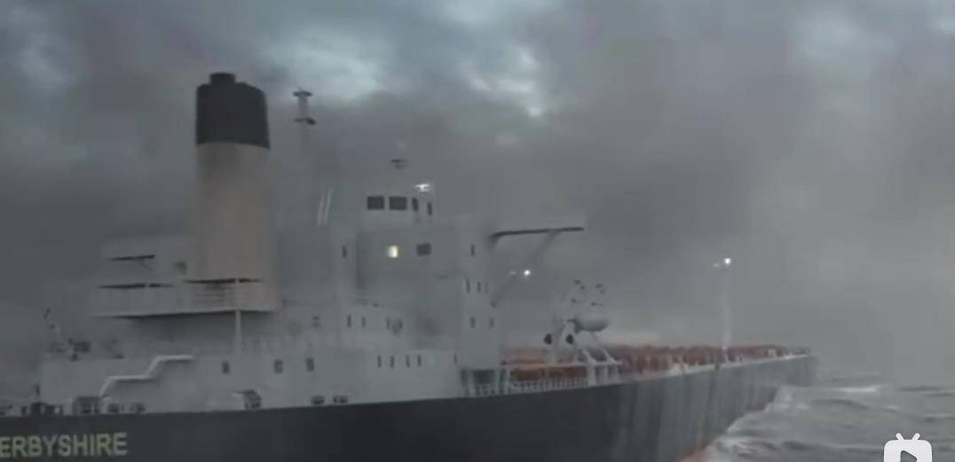 兰伯特发现:近几个月,经常有类似的货船由于各种问题而沉没在海中