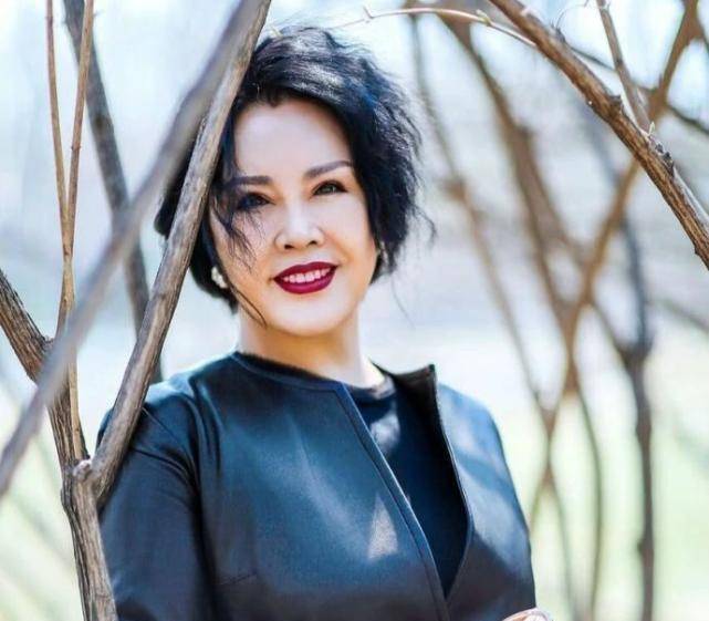 在女厕所生活8年,当红深陷抛妻弃女传言,潘长江不为人知的一面