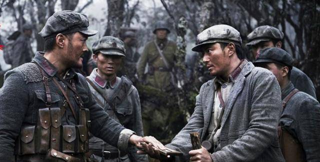 敌人大摆迷魂阵,营长看完一纸军令,忽然哈哈大笑:弥天大谎