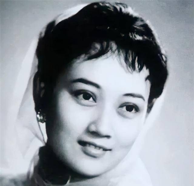 王晓棠:被称为最美女将军,60后的"女神",现88岁,风采依旧