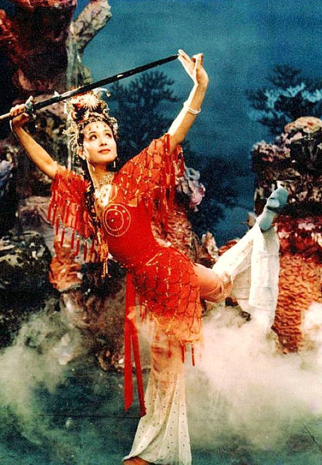 但西游记电视剧中万圣公主的美可是人尽皆知的,"扮演者张青,身段极美