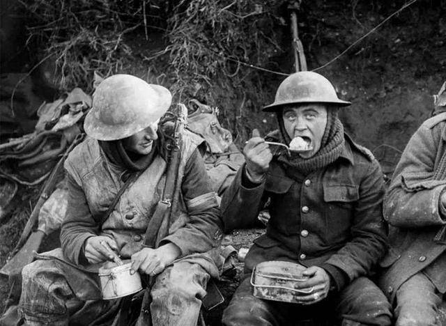 乾隆时期的士兵,每月只有3斗米,同时期的美军在吃啥?天壤之别