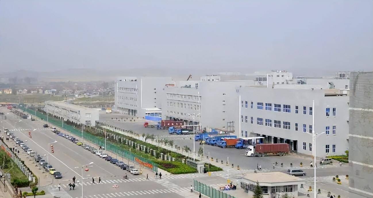 富士康最牛打工妹:初中学历,挣1800亿身家,被评为下一个董明珠