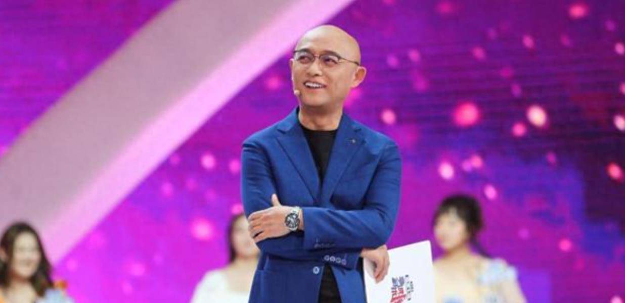 《非诚勿扰》节目主持人孟非孟非和李雪从小一起长大,感情深厚.