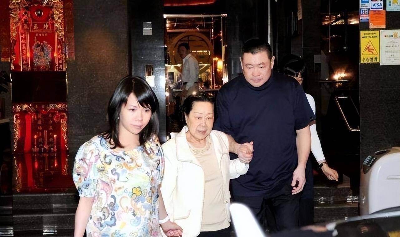 甘比:其貌不扬的小记者,却能拿下刘銮雄,击败吕丽君坐稳阔太位