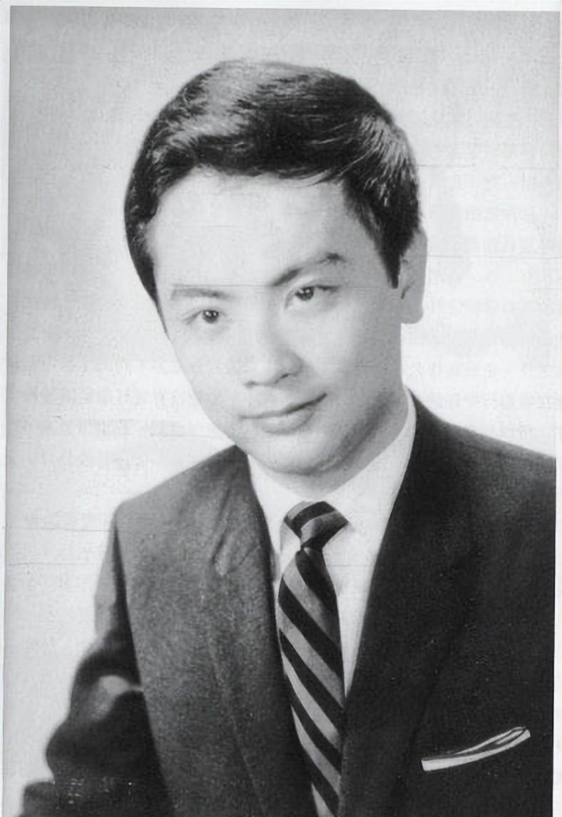 她16岁参加八路军,因唱歌结识爱人,弟弟成香港大导演_胡京_胡金铨