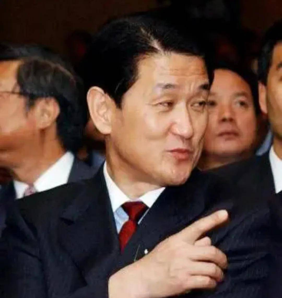 青岛市委书记杜世成:在任时经济飞速增长,但生活腐化被判无期