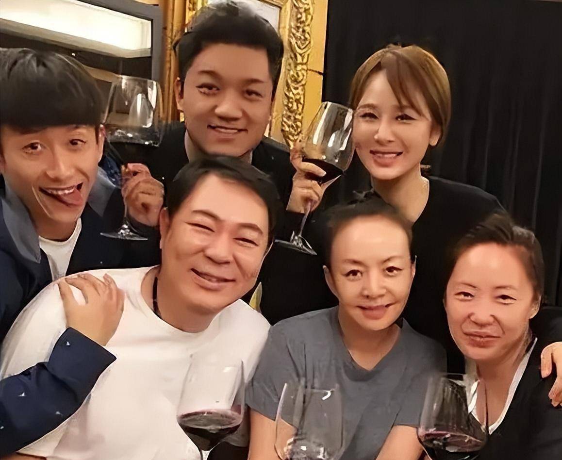 和高亚麟有过合作的演员杨紫和张一山的评论区也受到了攻击,网友们