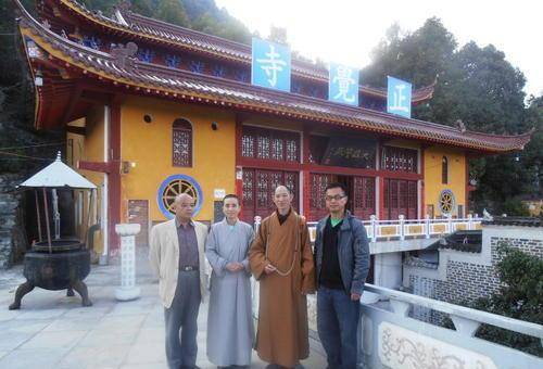 救母,一双草鞋穿40年,46岁因一场梦,用43年自费建庙_陈多兴_寺庙_母亲