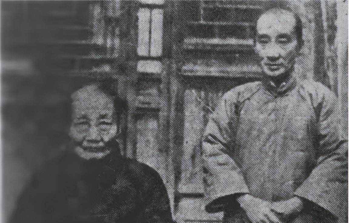 文豪鲁迅,临终前体重只剩37公斤,紧紧拉着许广平的手不愿松开