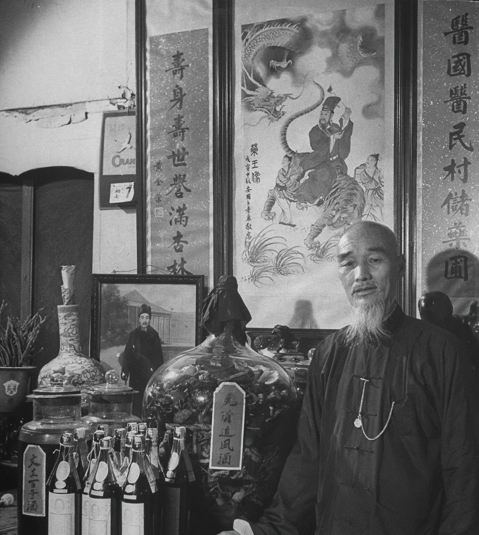 对风湿病有奇效名贵中药人参,地道的人参药材产自东北地区鹿角和鹿胎