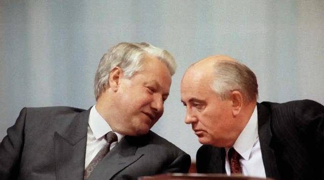 1999年12月31日叶利钦为何禅位普京?人心思变,苏联再评价