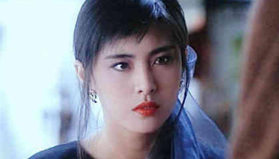 1992年,女神王祖贤回乡3件事:喝故乡酒,款待亲友,祭拜