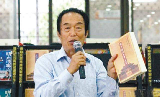 2008年,阎崇年被黄海清当众掌掴,背后缘由原是明清粉丝之争