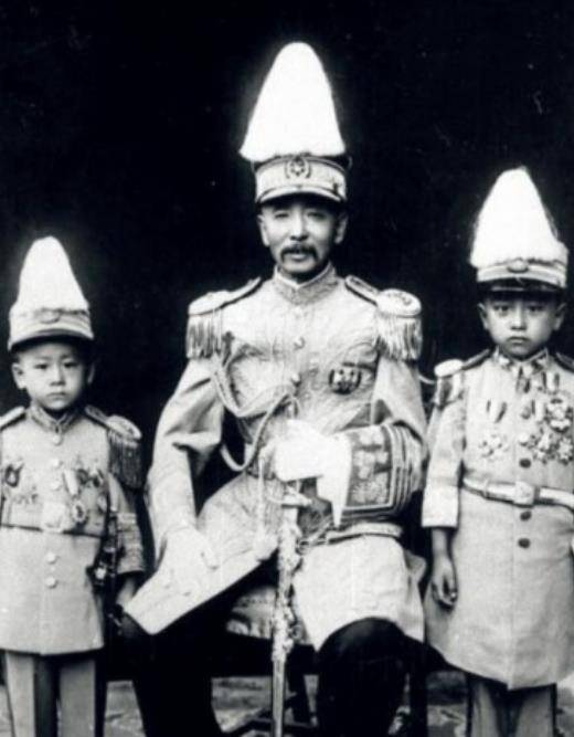 孙传芳:尊重发妻,宠爱三房,最后要求和二房合葬,却被儿子拒绝