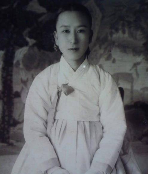 百年前韩国为何流行"露胸装"?_女性_李朝_中国