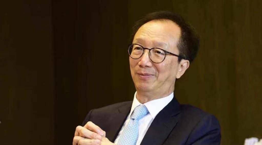 绯闻,伏明霞转身举行婚礼,今一家五口出游生活幸福_梁锦松_跳水_香港