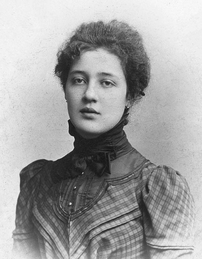 她将孩子当精神分析对象,儿子坠崖"自杀",女儿与她反目成仇_梅兰妮·