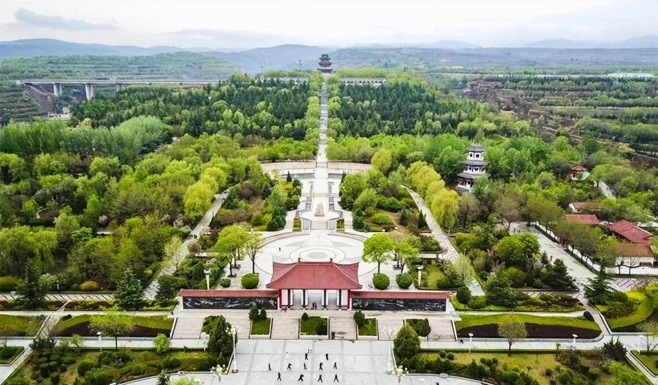 平凉南山公园顺便说一句,《明宪宗实录》称朱偕灊的正妃郭氏,于成化